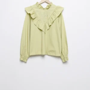 Blusa cuello bordado